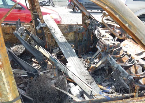 2011 Lincoln Navigator из США, поврежденный, VIN 5LMJJ2J51BEJ09637